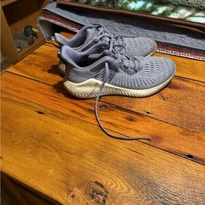 Men’s size 11 adidas tennis shoes